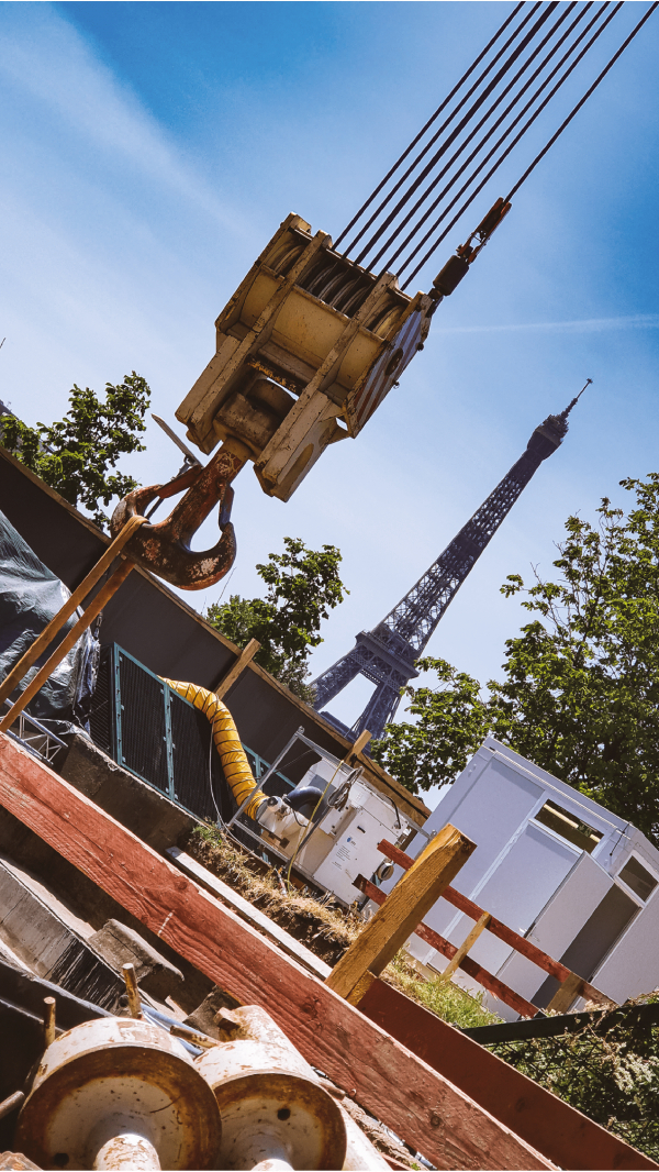 Une AC700 en plein Paris